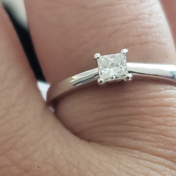 18k white gold engagement ring - Picture 1 of 2